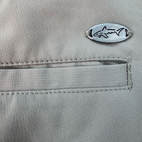 Greg Norman Men’s 9.5” Flat Front Shorts (36) - Picture 5 of 5